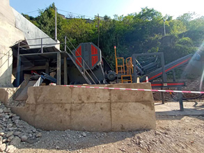 时产580-750吨片麻岩制砂粗碎机